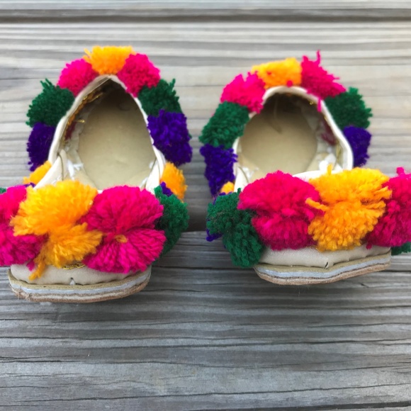 Kids Khussa Fancy Indian Traditional Embroidery - Picture 5 of 7